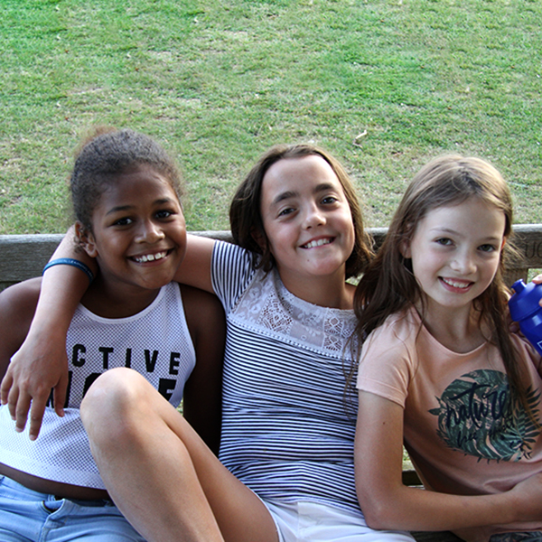 Three ECS girl friends on a benchsquare